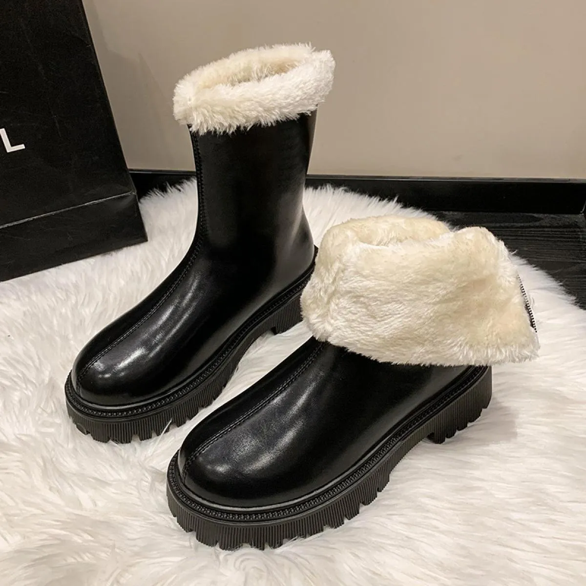 2023 Scarpe da donna invernali calde e in velluto Stivali al ginocchio da donna Designer Cerniera posteriore Stivali da donna Pi