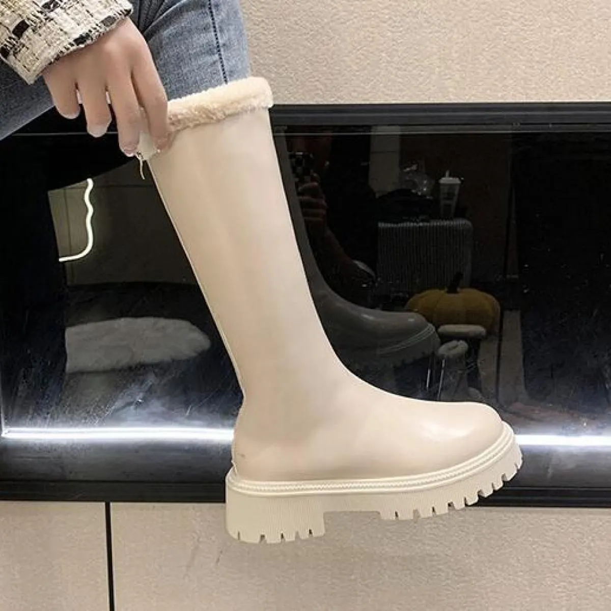 2023 Scarpe da donna invernali calde e in velluto Stivali al ginocchio da donna Designer Cerniera posteriore Stivali da donna Pi