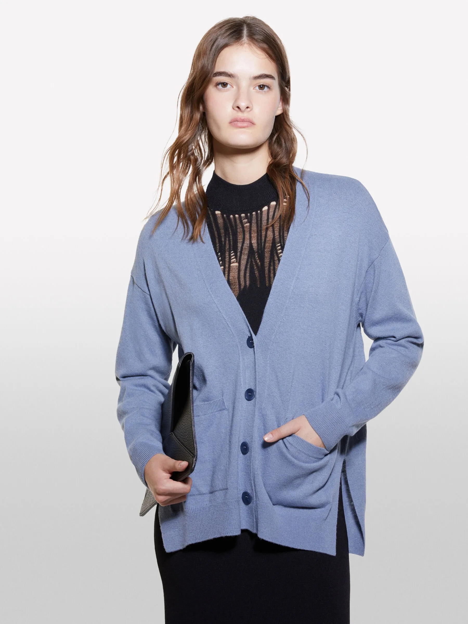 Cardigan blu con spacchi