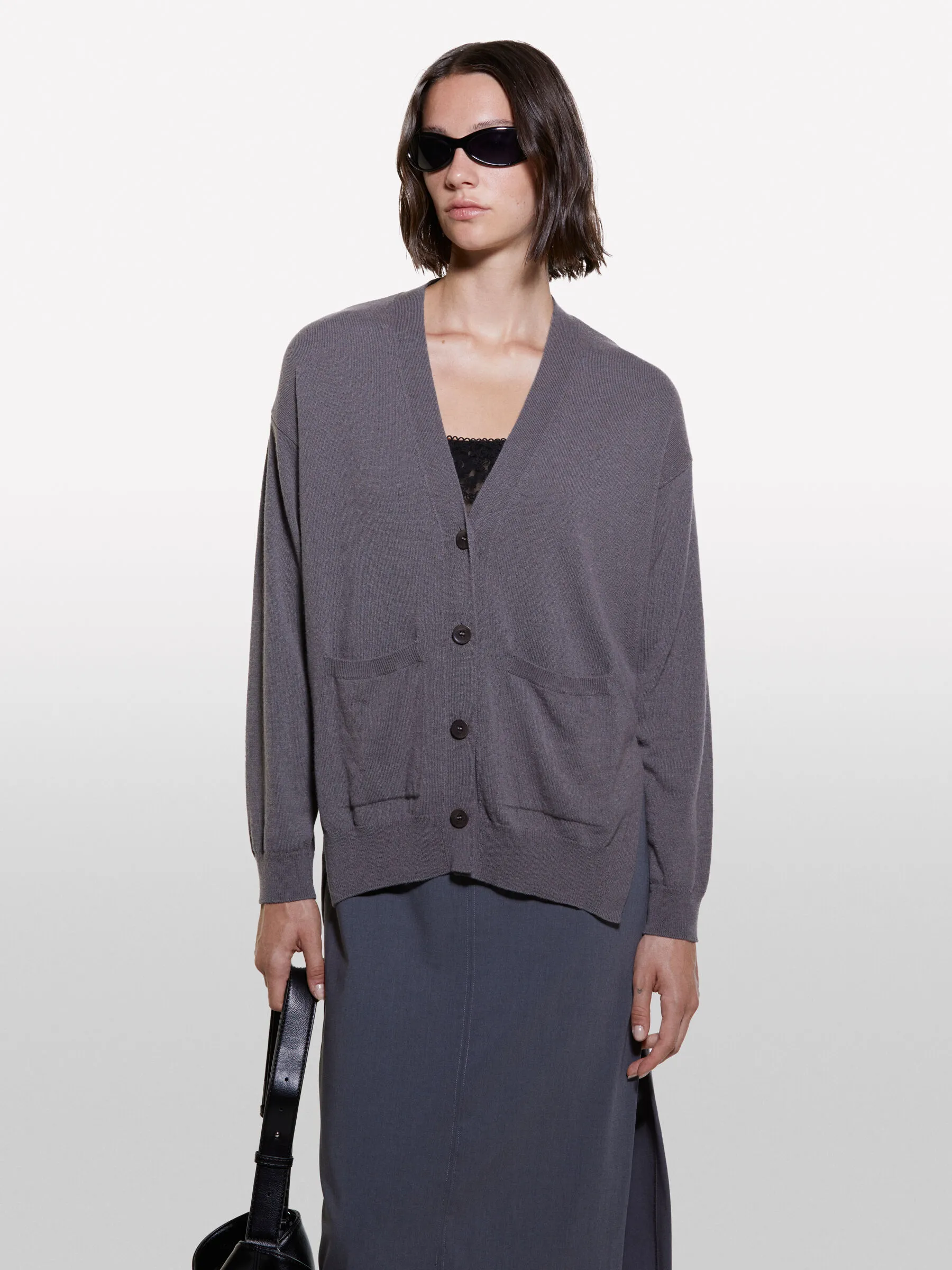 Cardigan grigio scuro con spacchi