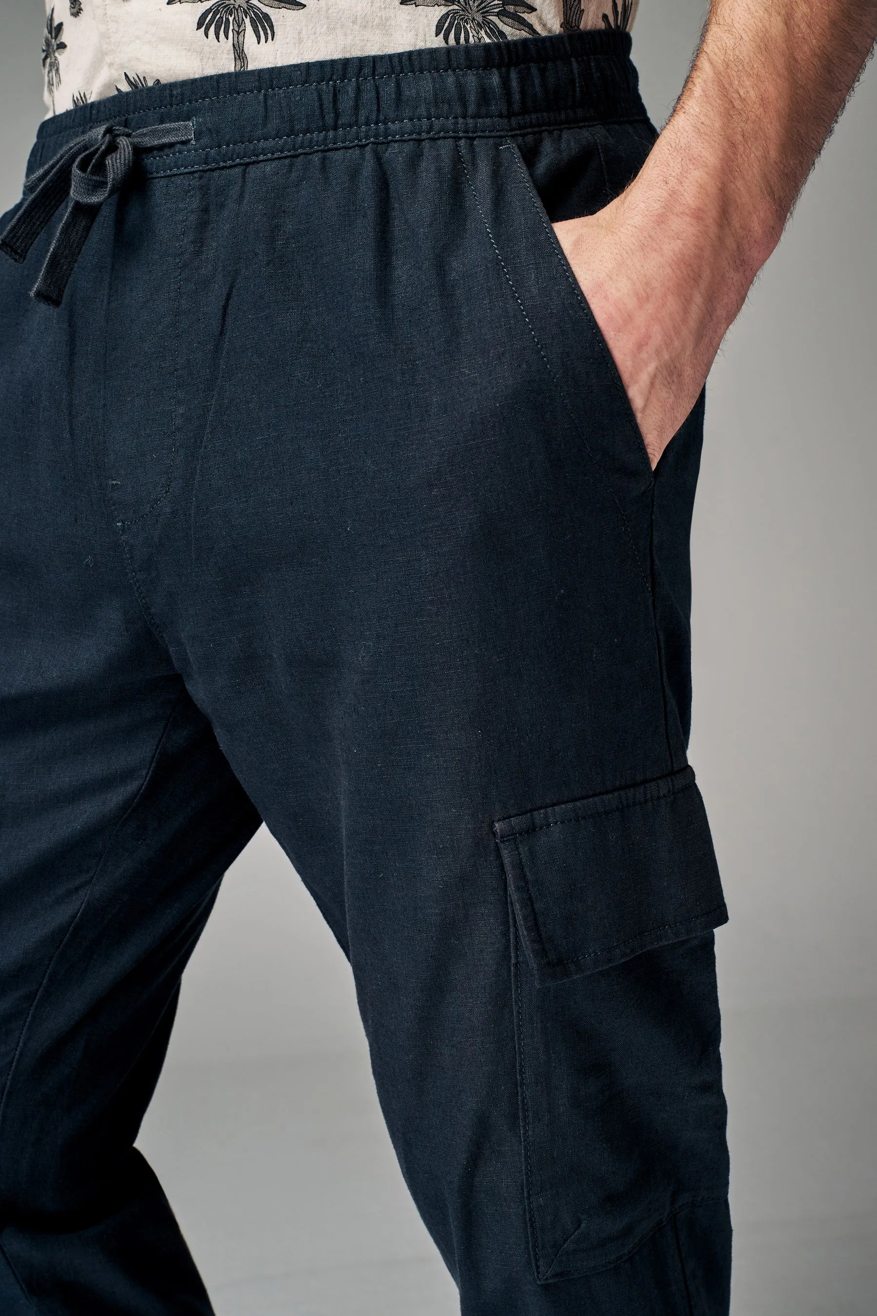 Pantaloni cargo in lino cotone con coulisse elasticizzate