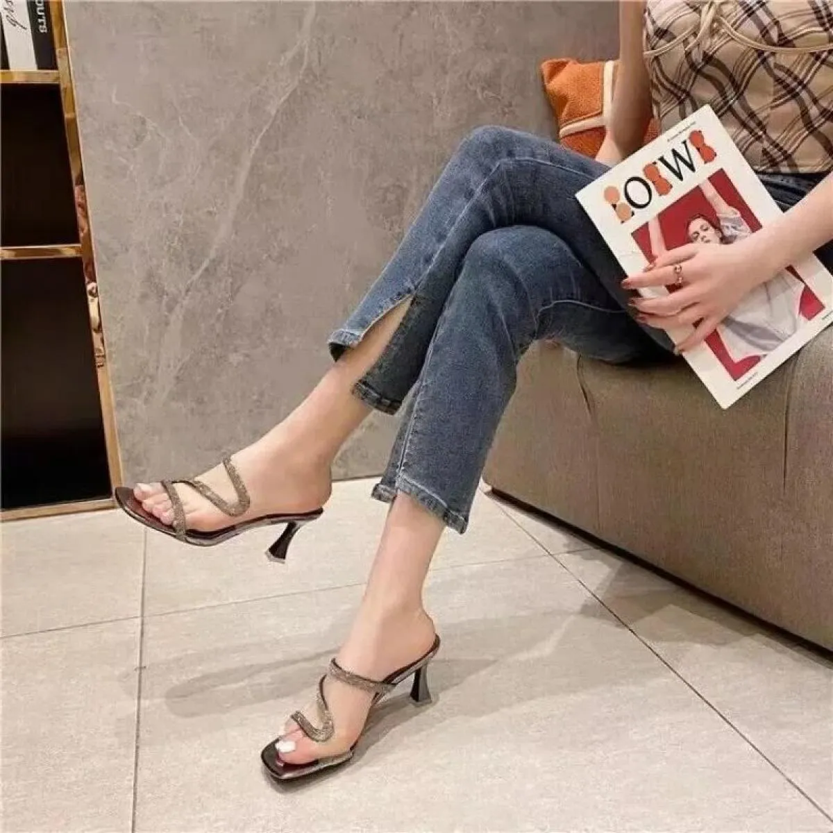 Pantofole con diamanti d'acqua per donna 2024 estate nuova moda diapositive con tacco sottile scarpe trasparenti con tacco alto