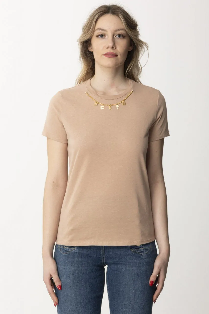 T-shirt con collana con charms Nudo